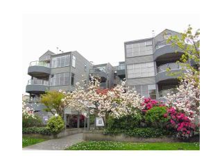 Photo 1: 302 2250 W 3RD Avenue in Vancouver: Kitsilano Condo for sale in "Henley Park" (Vancouver West)  : MLS®# V889430