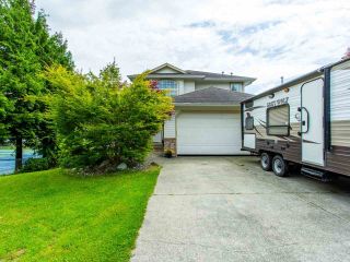 Photo 3: 8316 CASSELMAN Crescent in Mission: Mission BC House for sale : MLS®# R2473353