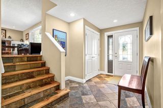 Photo 3: 2715 48 Avenue NW in Calgary: Charleswood Detached for sale : MLS®# A2128111