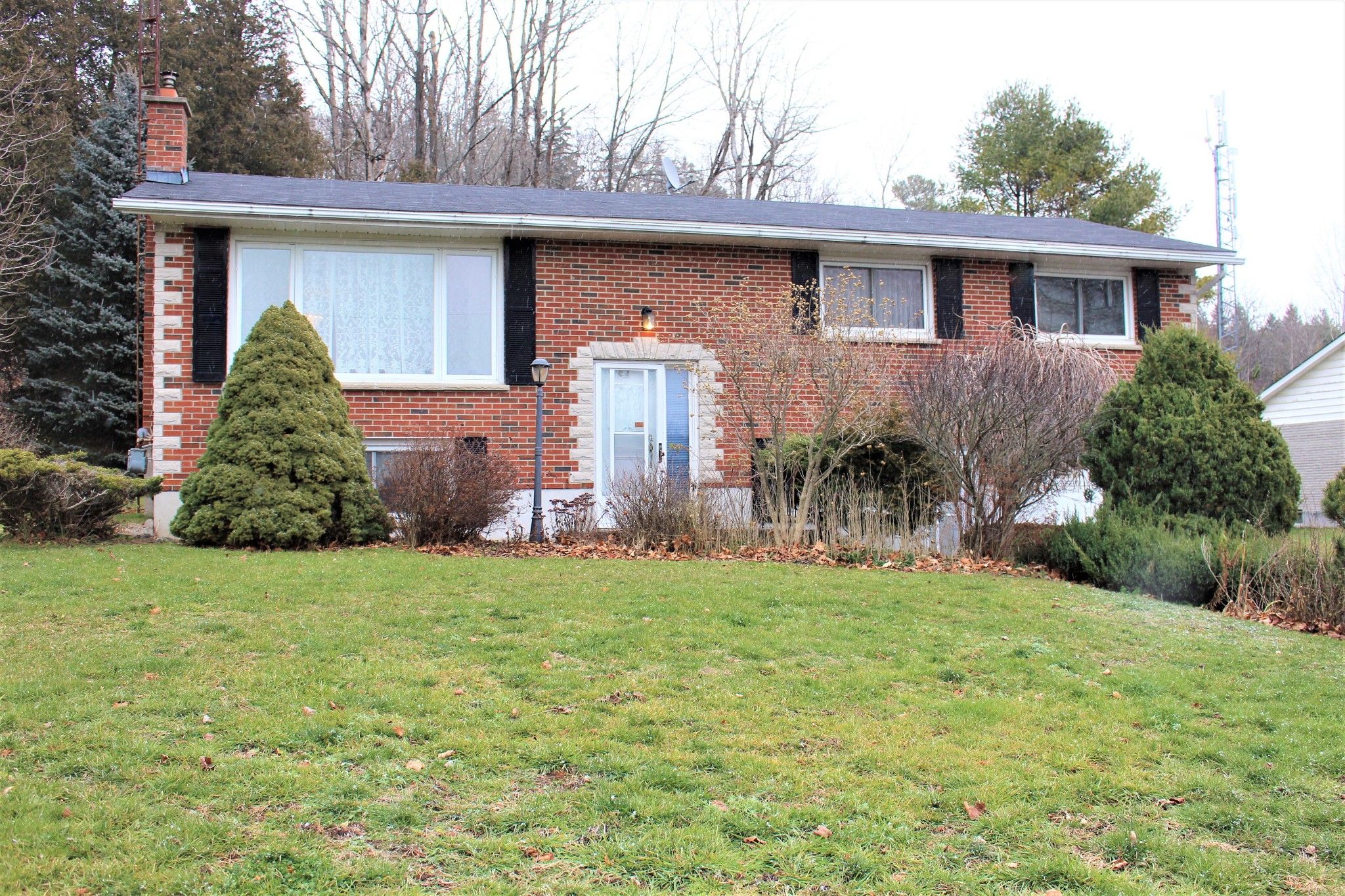 Main Photo: 3599 Kennedy Road in Camborne: House for sale : MLS®# 40051469