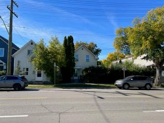 Photo 1: 571 Des Meurons Street in Winnipeg: St Boniface Residential for sale (2A)  : MLS®# 202223358