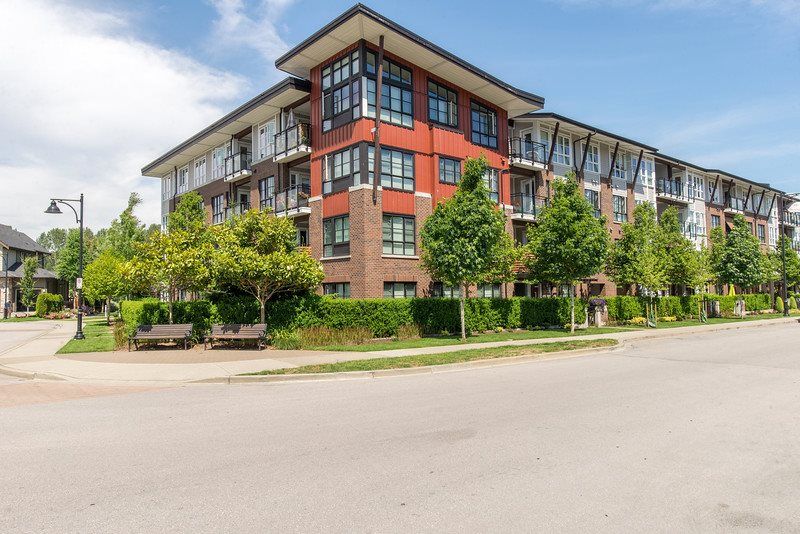 Main Photo: 408 23215 BILLY BROWN Road in Langley: Fort Langley Condo for sale in "WATERFRONT AT BEDFORD LANDING" : MLS®# R2390619
