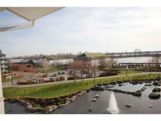 Photo 3: 402 4600 WESTWATER Drive in Richmond: Steveston South Condo for sale in "COPPER SKY" : MLS®# V1110411