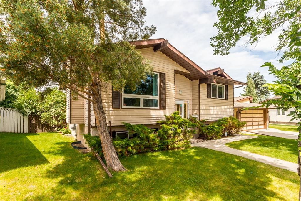 Main Photo: 123 MCKINLEY Road SE in Calgary: McKenzie Lake Detached for sale : MLS®# A1011697