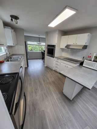 Photo 9: 46 13650 80 Avenue in Surrey: Bear Creek Green Timbers Manufactured Home for sale : MLS®# R2810903