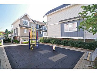 Photo 4: 405 1661 FRASER Avenue in Port Coquitlam: Glenwood PQ Townhouse for sale in "BRIMLEY MEWS" : MLS®# V1081063