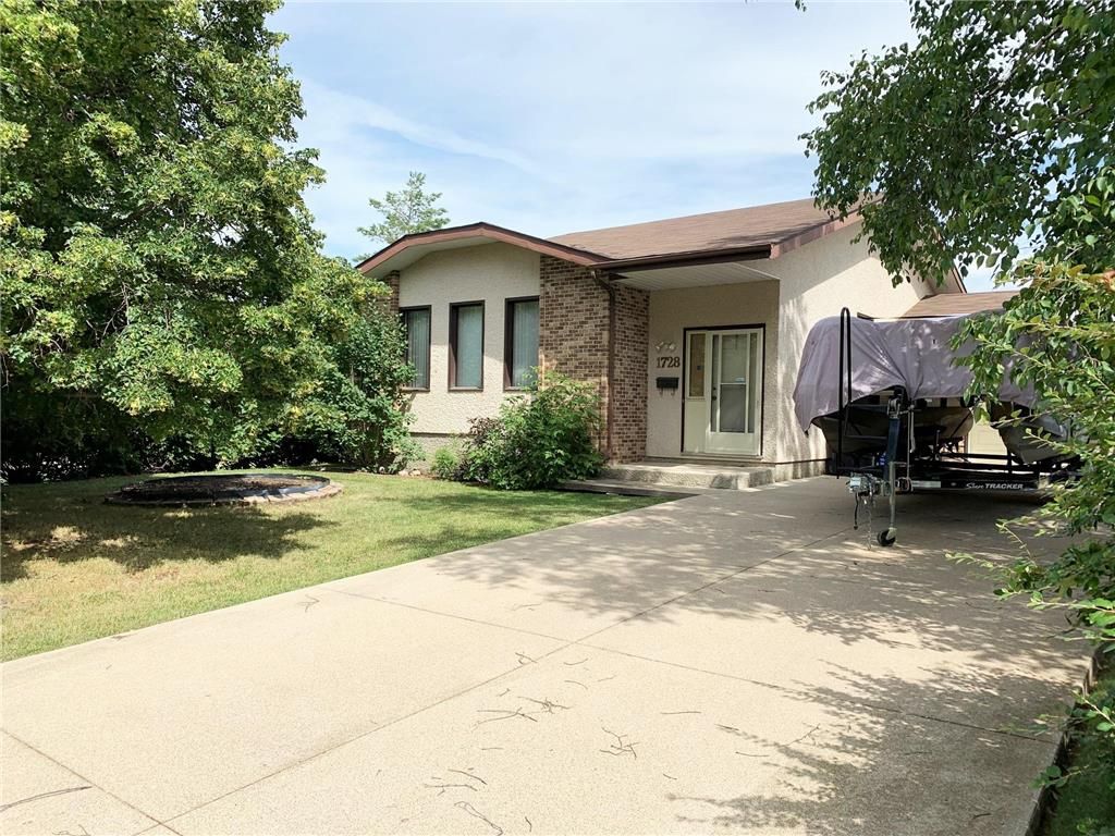 Main Photo: 1728 Bond Street in Dauphin: Northeast Residential for sale (R30 - Dauphin and Area)  : MLS®# 202219374