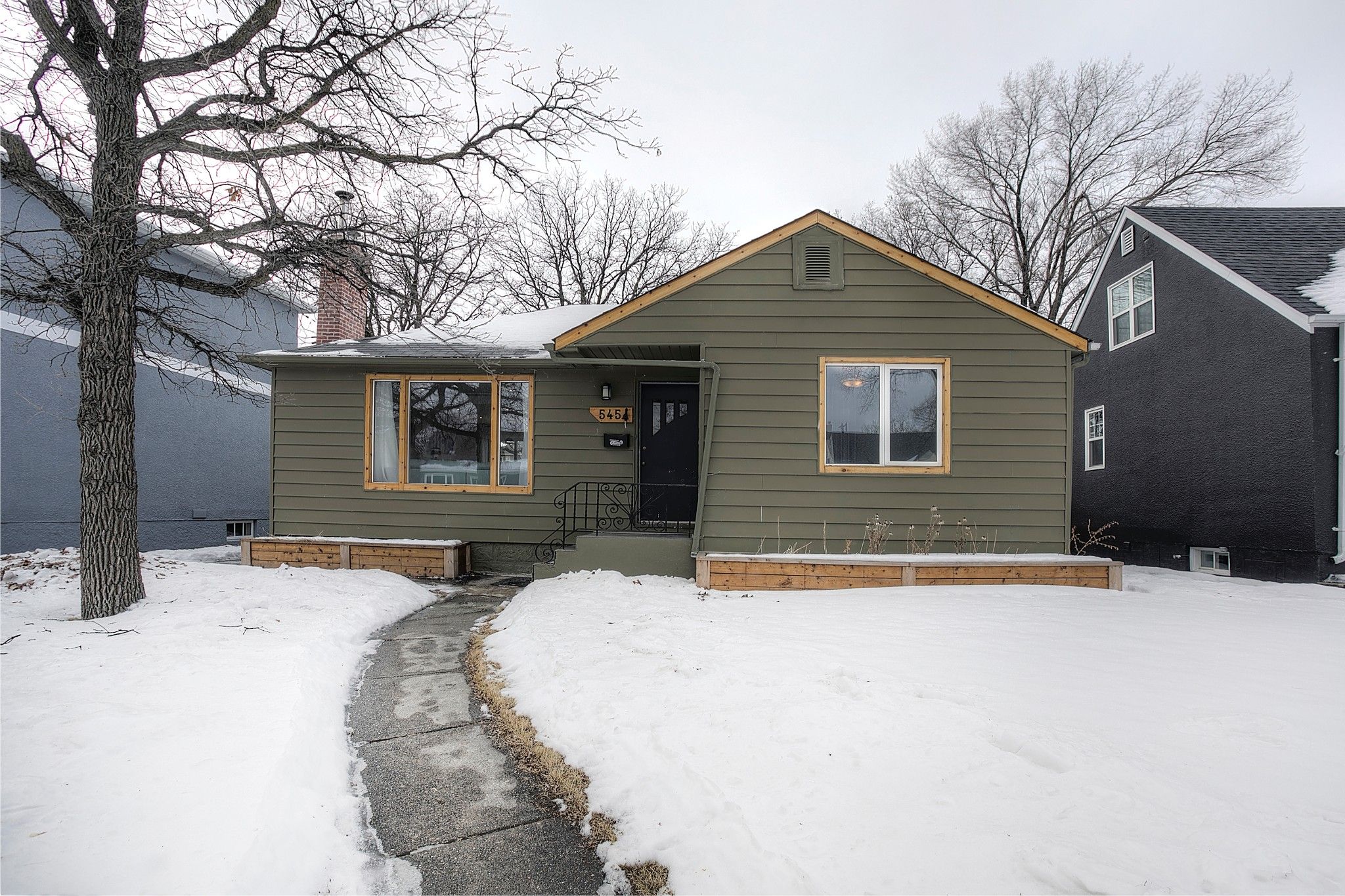 Main Photo: 545 Montrose Street in Winnipeg: River Heights South Single Family Detached for sale (1D)  : MLS®# 202103840