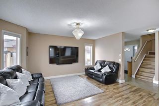 Photo 6: 813 Applewood Drive SE in Calgary: Applewood Park Detached for sale : MLS®# A1076322