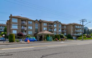 Photo 2: 303 2410 EMERSON Street in Abbotsford: Abbotsford West Condo for sale in "Lakeway Gardens" : MLS®# R2781237