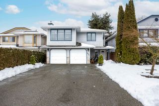 Photo 1: 682 PENDER Place in Port Coquitlam: Riverwood House for sale : MLS®# R2755874