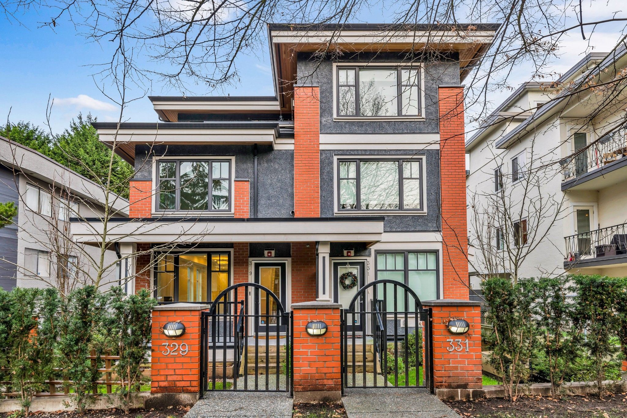 Main Photo: 329 E 7TH Avenue in Vancouver: Mount Pleasant VE Townhouse for sale (Vancouver East)  : MLS®# R2428671