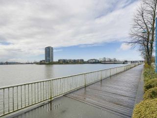 Photo 20: 113 1150 QUAYSIDE Drive in New Westminster: Quay Condo for sale in "Westport" : MLS®# R2255173
