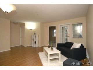 Photo 5: 202 290 Island Hwy in VICTORIA: VR View Royal Condo for sale (View Royal)  : MLS®# 519990