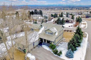 Photo 3: 219 Slopeview Drive SW in Calgary: Springbank Hill Detached for sale : MLS®# A1187658