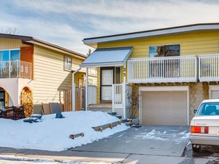 Photo 2: 25 Silverdale PL NW in Calgary: Silver Springs House for sale : MLS®# C4290404