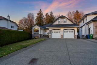 Photo 1: 34939 MILLAR Crescent in Abbotsford: Abbotsford East House for sale : MLS®# R2739274