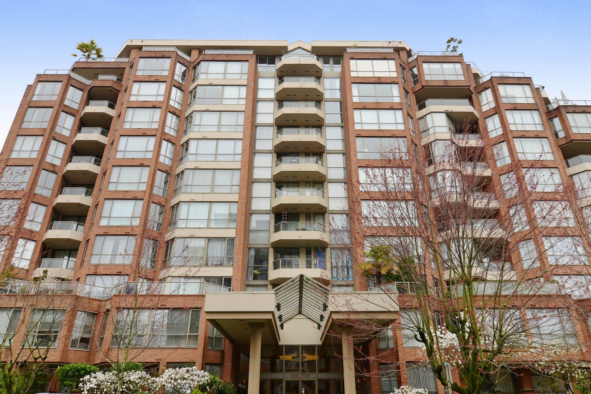 Main Photo: 810 2201 PINE Street in Vancouver: Fairview VW Condo for sale (Vancouver West)  : MLS®# R2611874