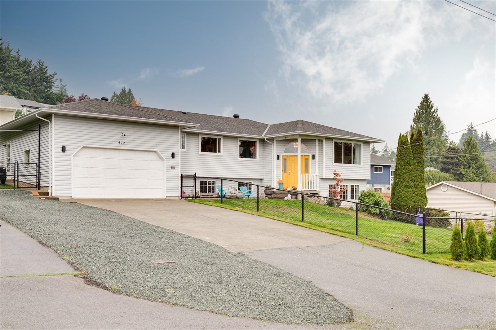 Main Photo: 416 Strang Dr in Ladysmith: Du Ladysmith House for sale (Duncan)  : MLS®# 889611