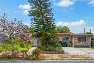 Main Photo: CLAIREMONT House for sale : 4 bedrooms : 4626 Derrick Dr in San Diego