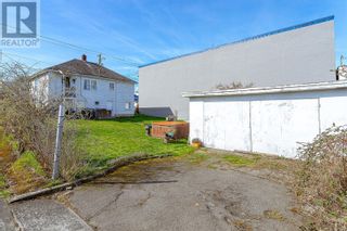 Photo 10: 472 Burnside Rd E in Saanich: House for sale : MLS®# 955953