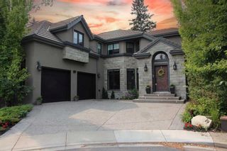 Main Photo: 19 Windsor Crescent SW in Calgary: Windsor Park Detached for sale : MLS®# A2072271