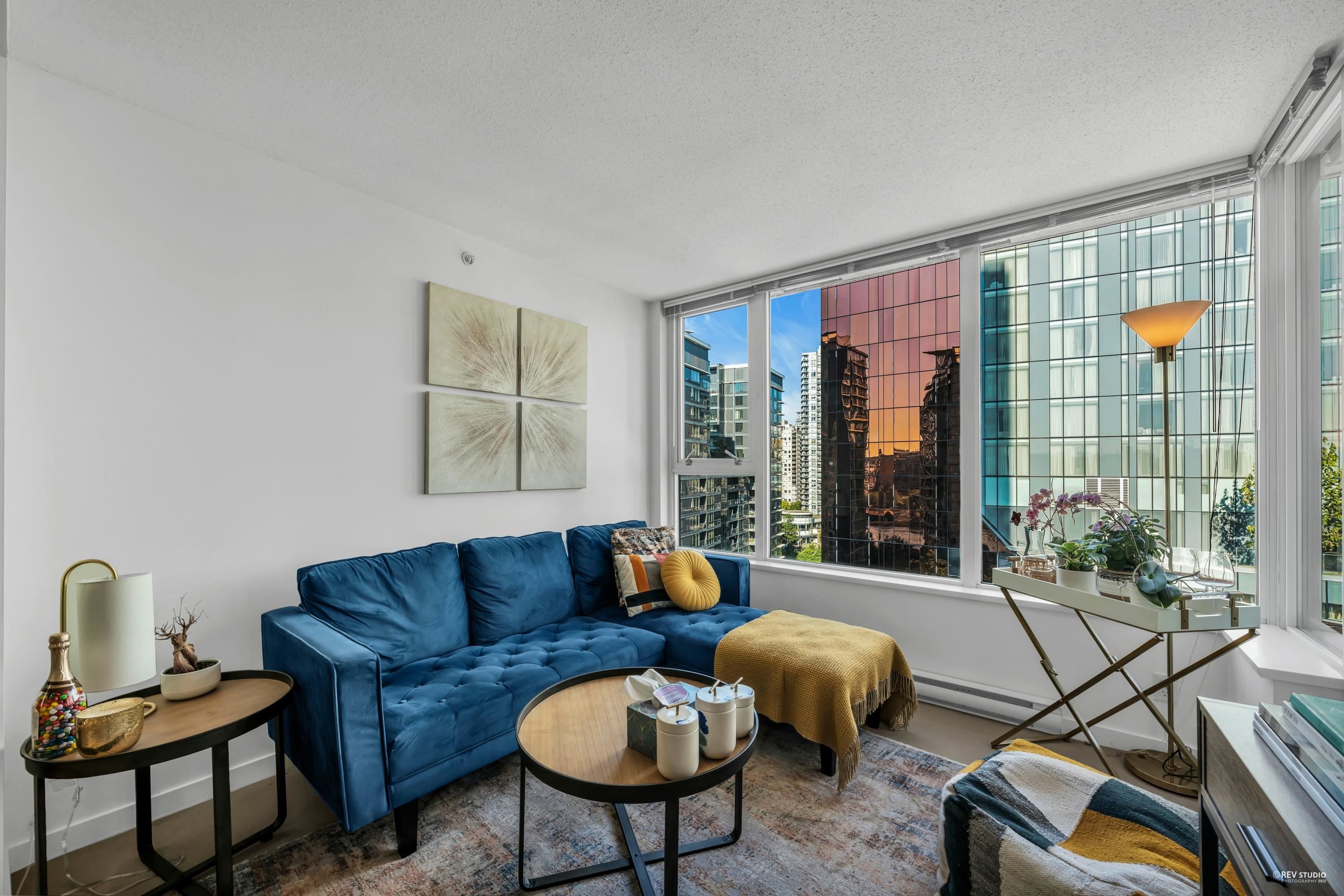 Main Photo: 1607 33 SMITHE Street in Vancouver: Yaletown Condo for sale in "COOPER'S LOOKOUT" (Vancouver West)  : MLS®# R2722584