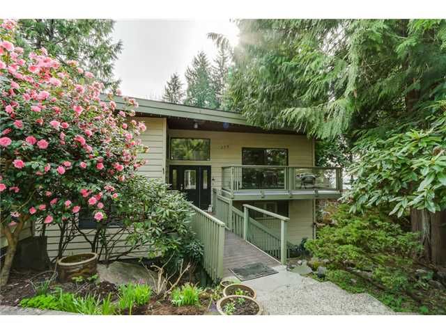 Main Photo: 275 E BRAEMAR Road in North Vancouver: Upper Lonsdale House for sale in "UPPER LONSDALE" : MLS®# V1110480