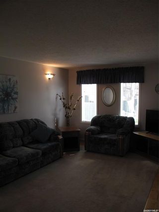 Photo 6: 1132 L Avenue South in Saskatoon: Holiday Park Residential for sale : MLS®# SK968215