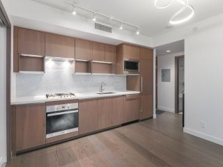 Photo 6: 1002 68 SMITHE Street in Vancouver: Downtown VW Condo for sale in "ONE PACIFIC" (Vancouver West)  : MLS®# R2495401