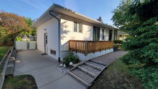 Photo 2: 59 Westwood Drive SW in Calgary: Westgate Detached for sale : MLS®# A2046325
