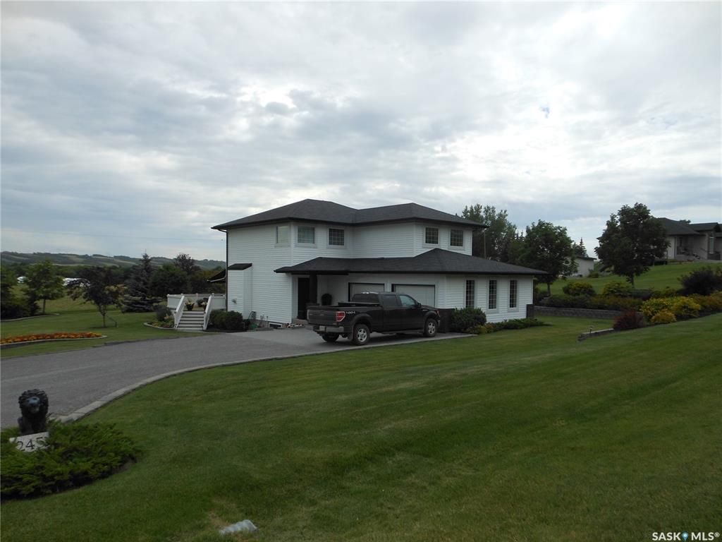Main Photo: 245 7th Avenue in Lumsden: Residential for sale : MLS®# SK924604