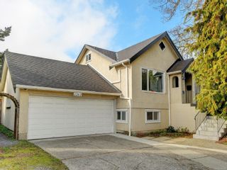 Photo 1: 1263 McKenzie Ave in Saanich: SE Maplewood House for sale (Saanich East)  : MLS®# 926838
