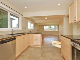 Photo 5: 560 Tait St in VICTORIA: SW Glanford House for sale (Saanich West)  : MLS®# 699062