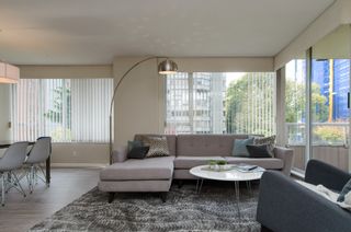 Photo 2: 301 1566 W 13 Avenue in Vancouver: Fairview VW Condo for sale in "Royal Gardens" (Vancouver West)  : MLS®# R2011878