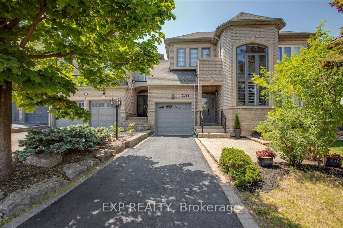 Main Photo: 1572 Bayshire Drive in Oakville: Iroquois Ridge North House (2-Storey) for sale : MLS®# W6077152
