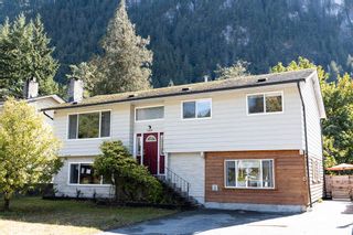 Main Photo: 38398 HEMLOCK Street in Squamish: Valleycliffe House for sale : MLS®# R2818212