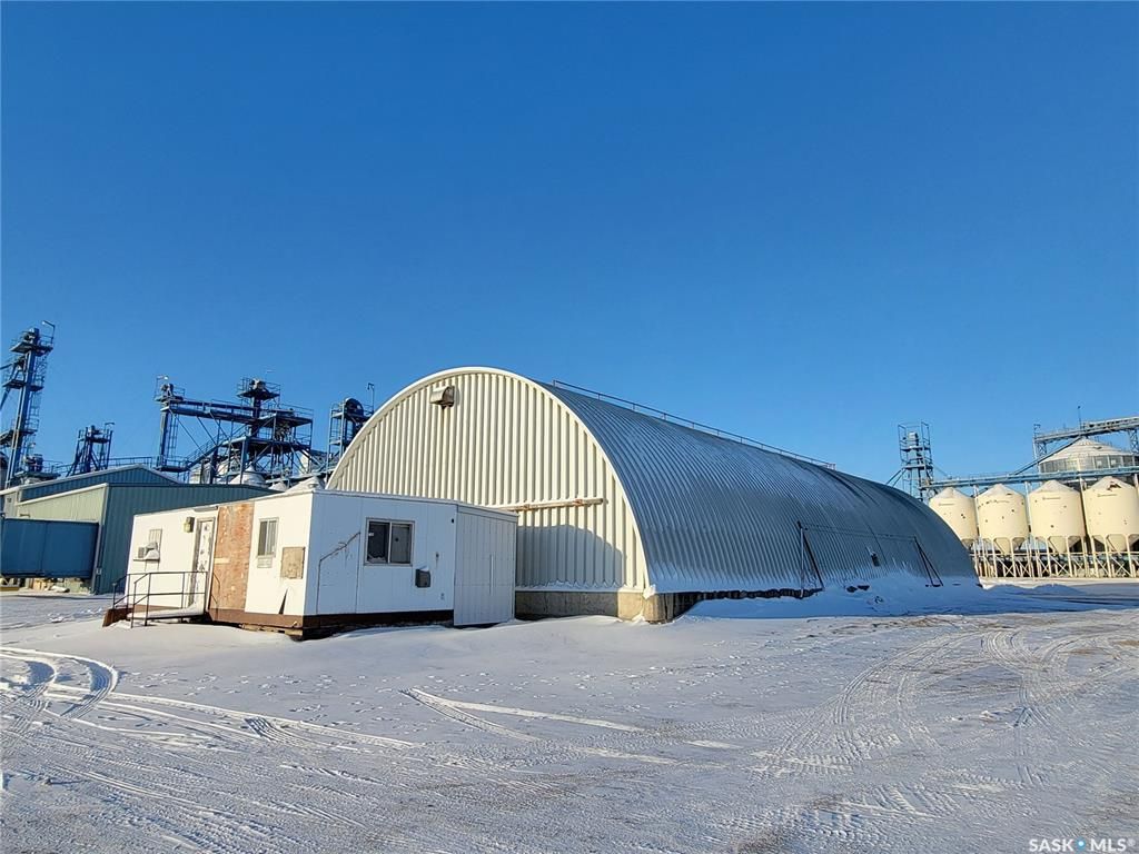Main Photo: 602 1st Avenue East in Wilkie: Commercial for sale : MLS®# SK956469