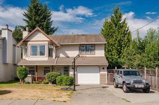 Photo 2: 9227 210 Street in Langley: Walnut Grove House for sale : MLS®# R2721995