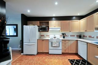 Photo 2: 402 6737 STATION HILL COURT in Burnaby: South Slope Condo for sale (Burnaby South)  : MLS®# R2206676
