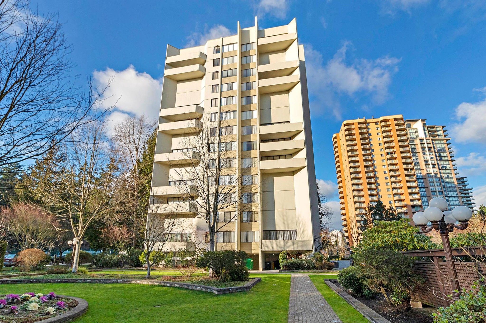 Main Photo: 1402 4200 MAYBERRY Street in Burnaby: Metrotown Condo for sale in "Times Square" (Burnaby South)  : MLS®# R2693098