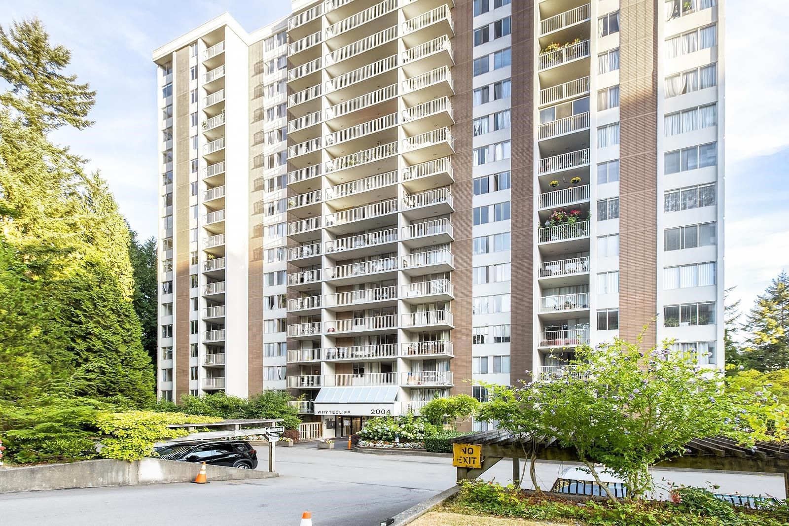 Main Photo: 503 2004 FULLERTON Avenue in North Vancouver: Pemberton NV Condo for sale in "Woodcroft" : MLS®# R2627984