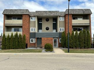 Photo 1: 102 7031 Gray Drive: Red Deer Apartment for sale : MLS®# A2123187