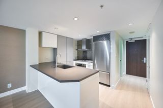 Photo 6: 810 788 RICHARDS Street in Vancouver: Downtown VW Condo for sale in "L'hermitage" (Vancouver West)  : MLS®# R2831906