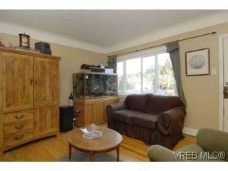 Photo 3: 571 Ker Ave in VICTORIA: SW Gorge House for sale (Saanich West)  : MLS®# 532080