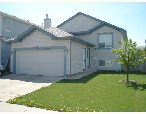 Main Photo: 132 APPLEMONT Close SE in CALGARY: Applewood Residential Detached Single Family for sale (Calgary)  : MLS®# C3330309