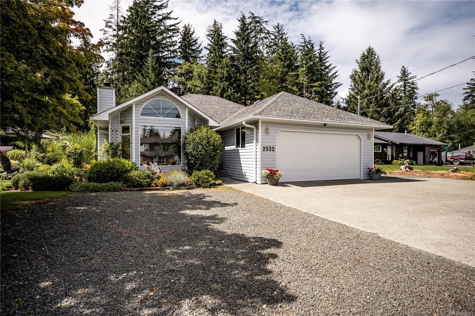 Main Photo: 2532 Dolly Varden Rd in Campbell River: CR Campbell River North House for sale : MLS®# 888043