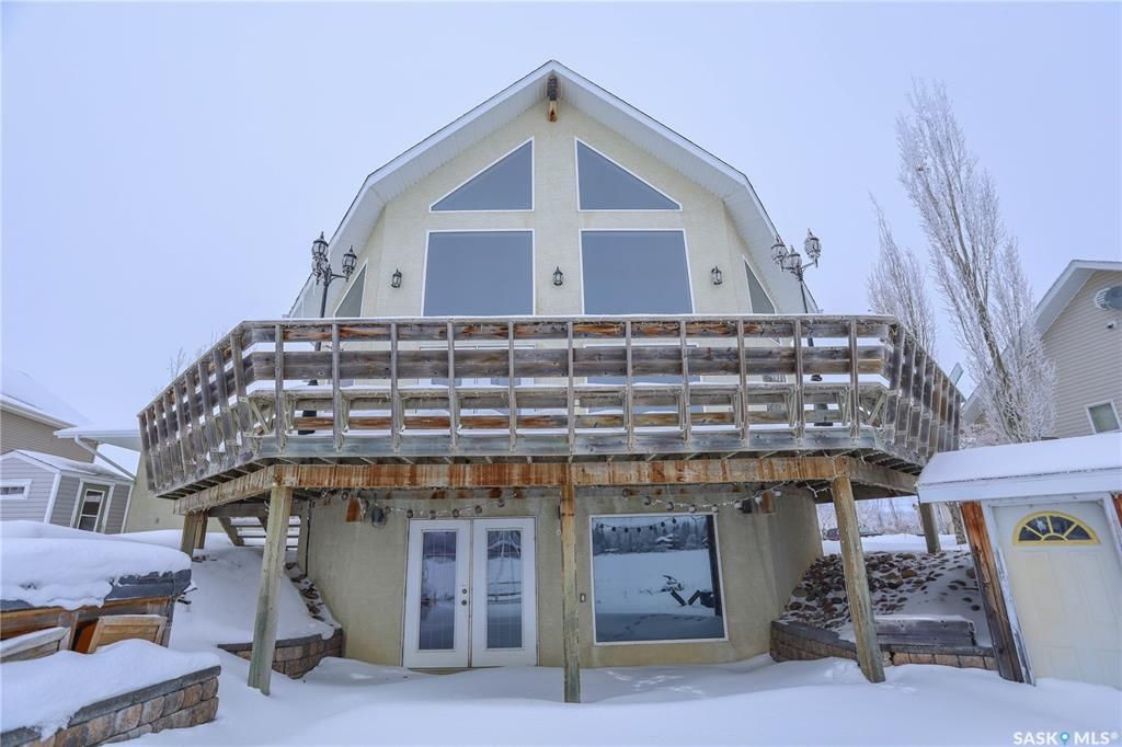 Main Photo: 11 West Bay Drive in Sandy Beach: Residential for sale : MLS®# SK917525