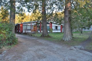 Photo 2: 1481 REED Road in Gibsons: Gibsons & Area House for sale (Sunshine Coast)  : MLS®# R2696395
