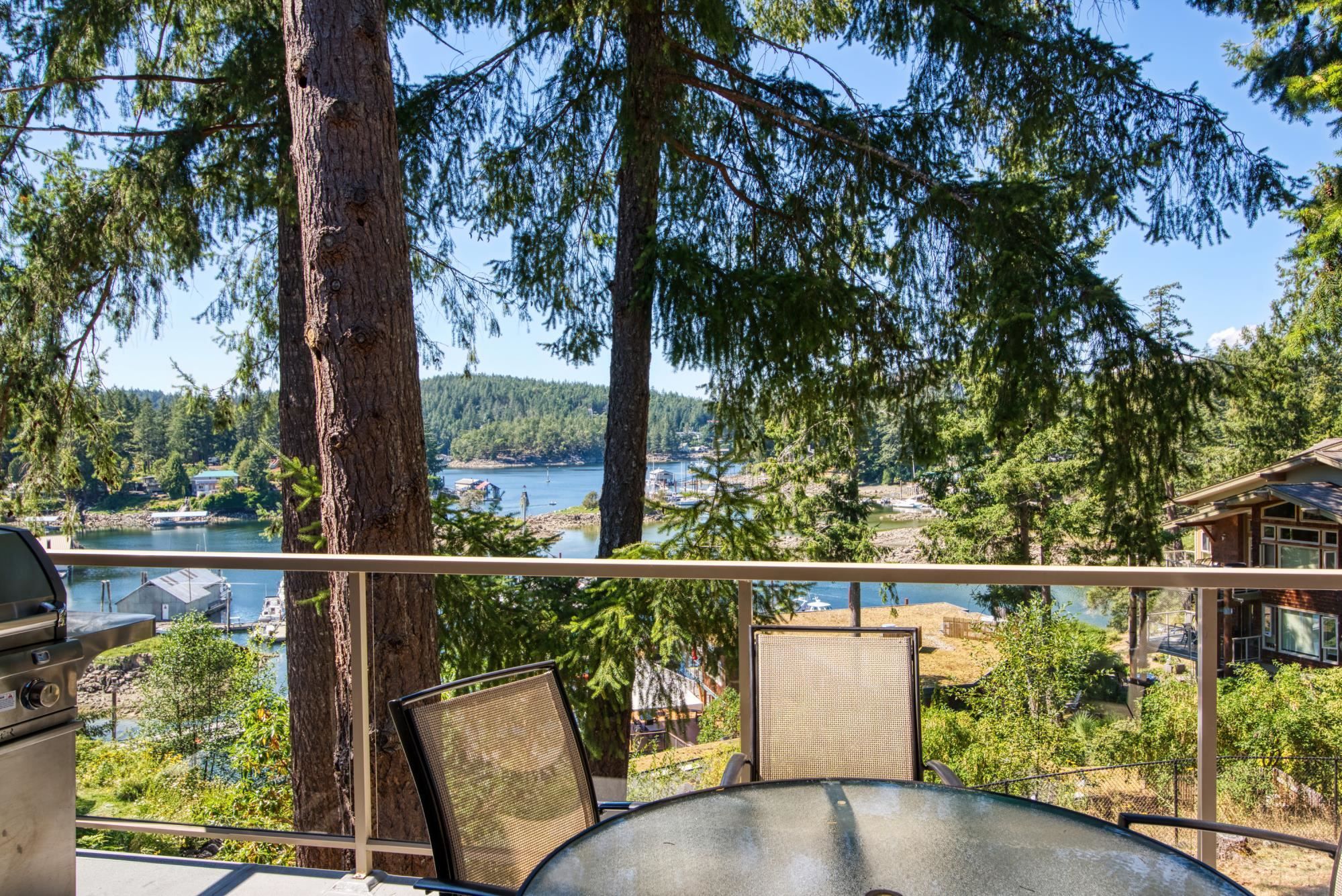 Main Photo: 13C 12849 LAGOON Road in Madeira Park: Pender Harbour Egmont Townhouse for sale in "PAINTED BOAT RESORT & SPA" (Sunshine Coast)  : MLS®# R2750632